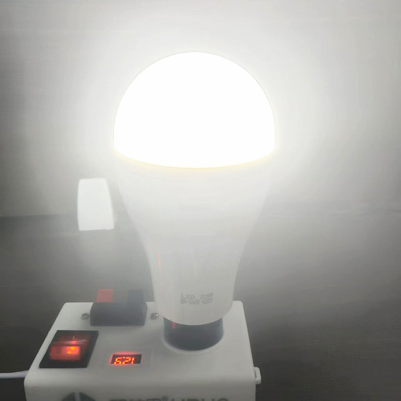 لمبة إضاءة ليد مع بطاريتين ليث - مراجعة Power Outage Light وسعره